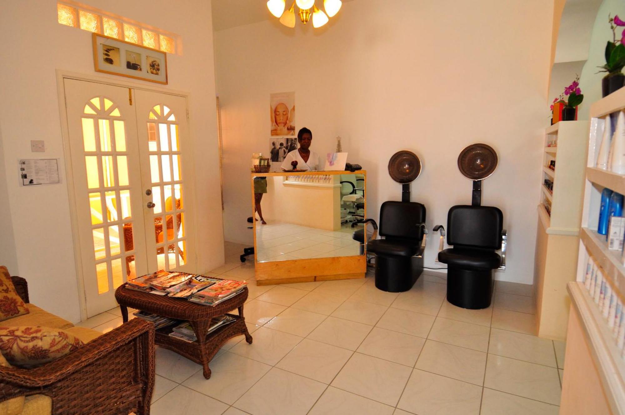 La Heliconia & Day Spa St. George's Exteriör bild
